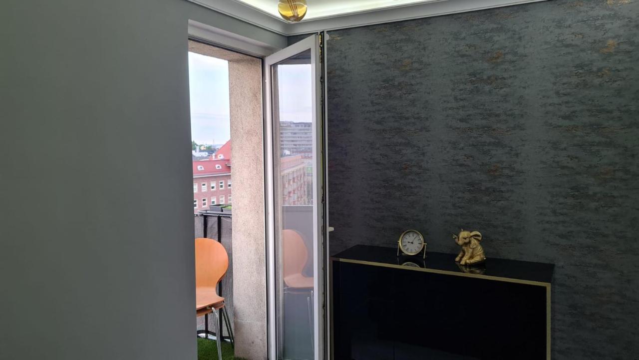 Plac Zolnierza Polska Apartment *